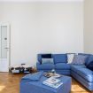 Ampio divano angolare di colore blu - Palazzo Garibaldi