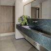 Grande lavabo unico in marmo grigio e specchio - Villa Lake Vista