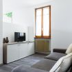 Il mobile bianco nel soggiorno con tv lcd - Cernobbio Lake View