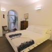 Camera da letto matrimoniale color bianco - Como Design Apartment