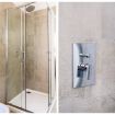 Dettaglio box doccia con rubinetteria in acciaio - Palazzo Tatti