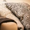 In dettaglio i cuscini presenti sul divano - Villa Dante Camelia