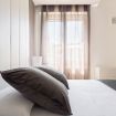 Dettagli del letto matrimoniale - Pure White Luxury Apartment