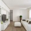 Il soggiorno con divano bianco - Pure White Luxury Apartment