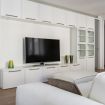 Parete attrezzata di colore bianco - Pure White Luxury Apartment