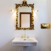Piccolo lavabo con specchio decorato - Palazzo del Pero