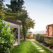 Il giardino esterno della villa con viottolo - Le Casette Breva