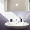 Il lavabo in porcellana con specchio e cassetta - Villa Benedetta