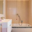 Pratico bagno in camera con vasca e lavabo - Villa Benedetta