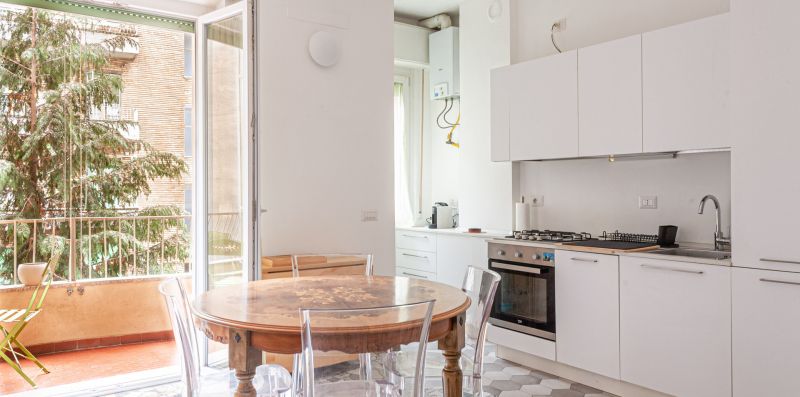 Lario, 13 - BnButler srl