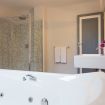 La iacuzzi presente in uno dei bagni - Villa Castelforte