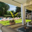 Zona relax con poltroncine e tavolino - Villa Castelforte