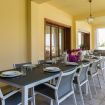 Ampio tavolo per pranzi numerosi all'aperto - Villa Castelforte