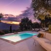 Un tramonto sulla piscina rettangolare - Casa Terre di Mezzo