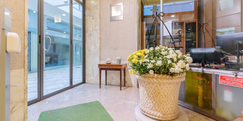 2 Bedrooms Apartment - Galleria Unione Duomo - Milan Retreats