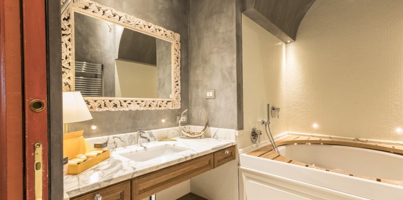 Quadrilatero della moda luxury suite - Rossa - Hemeras Boutique Homes