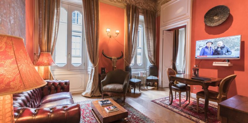 Quadrilatero della moda luxury suite - Rossa - Hemeras Boutique Homes