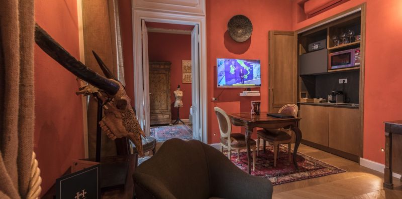 Quadrilatero della moda luxury suite - Rossa - Hemeras Boutique Homes