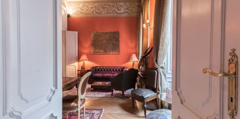 Quadrilatero della moda luxury suite - Rossa - Hemeras Boutique Homes