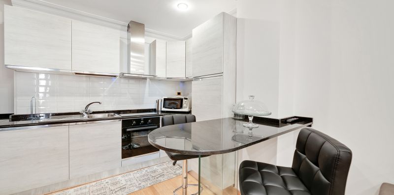 Peroni 8 Pax Brand New Apartment - iFlat