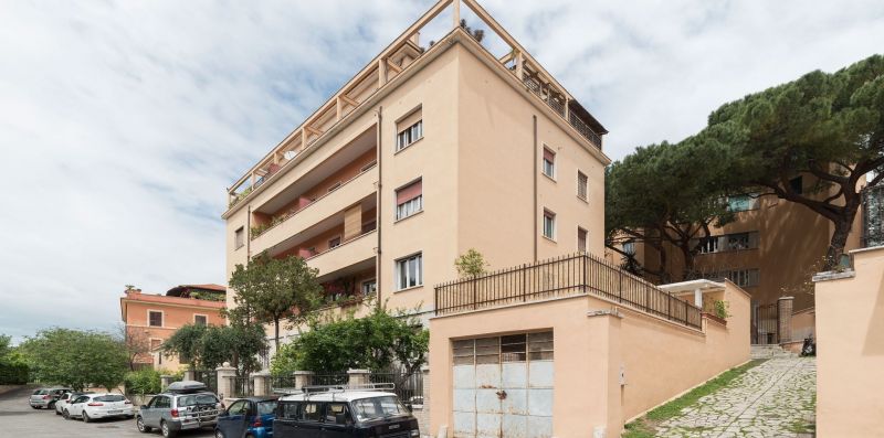 Piramide Apartment with Private Garden - iFlat