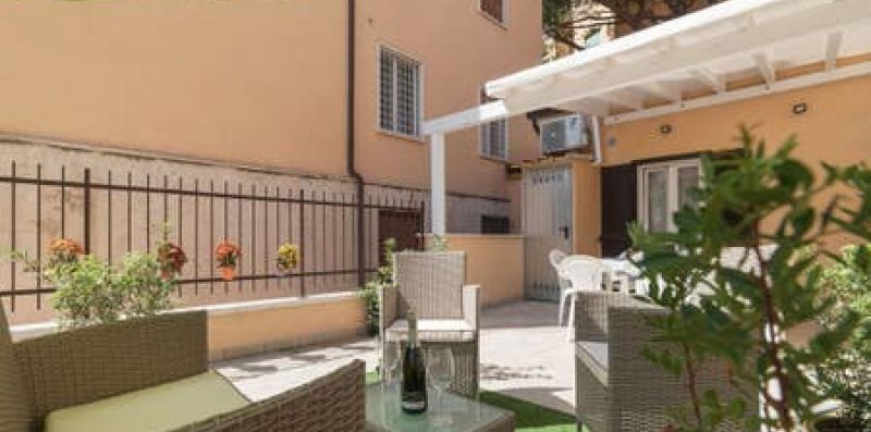 Piramide Apartment with Private Garden - iFlat