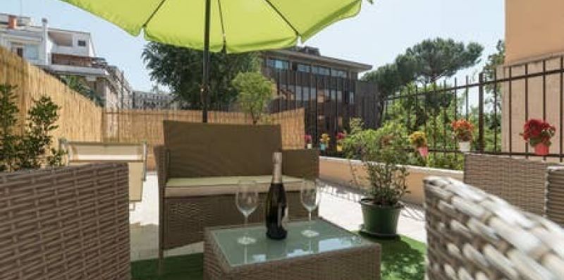 Piramide Apartment with Private Garden - iFlat