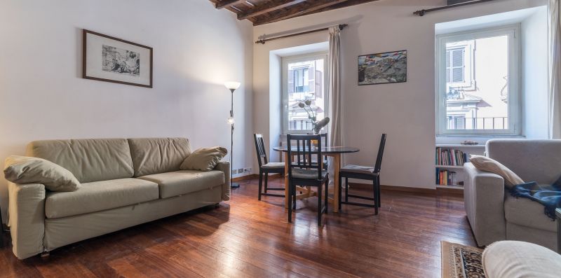 Spanish Steps 6 Pax Apartment - iFlat