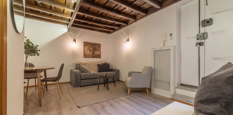 Campo de' Fiori Stylish Apartment - iFlat