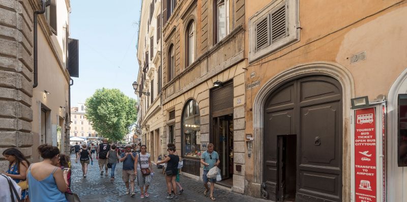 Campo de' Fiori Stylish Apartment - iFlat