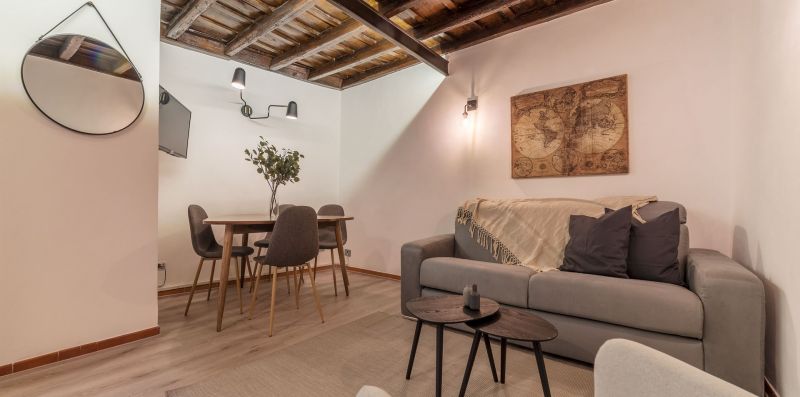 Campo de' Fiori Stylish Apartment - iFlat