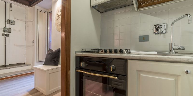 Campo de' Fiori Stylish Apartment - iFlat