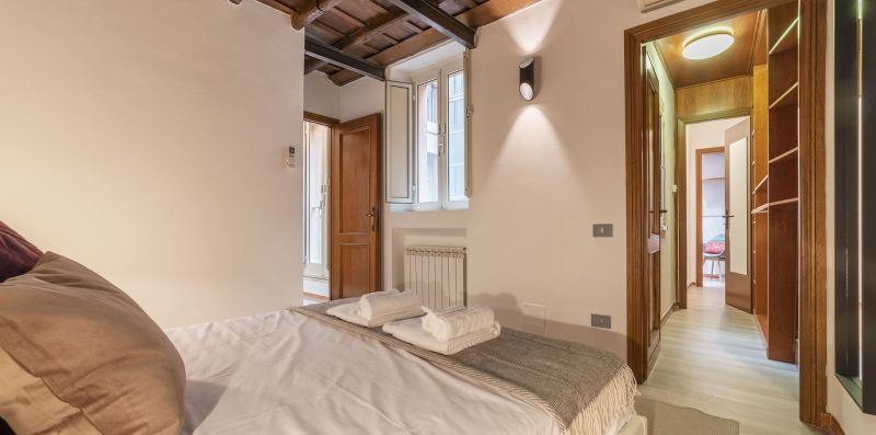Campo de' Fiori Stylish Apartment - iFlat