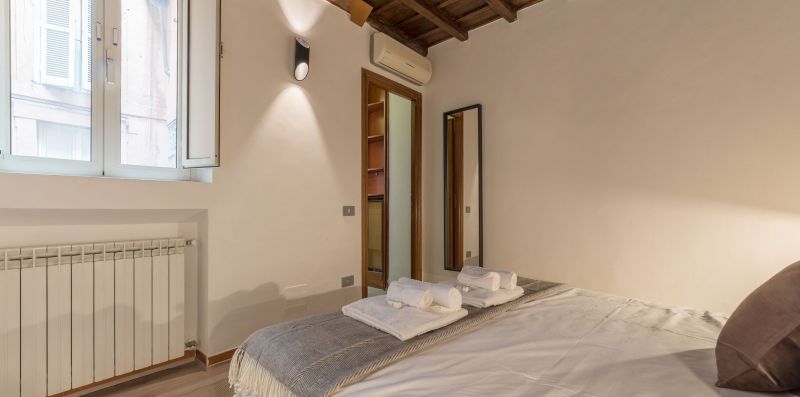 Campo de' Fiori Stylish Apartment - iFlat