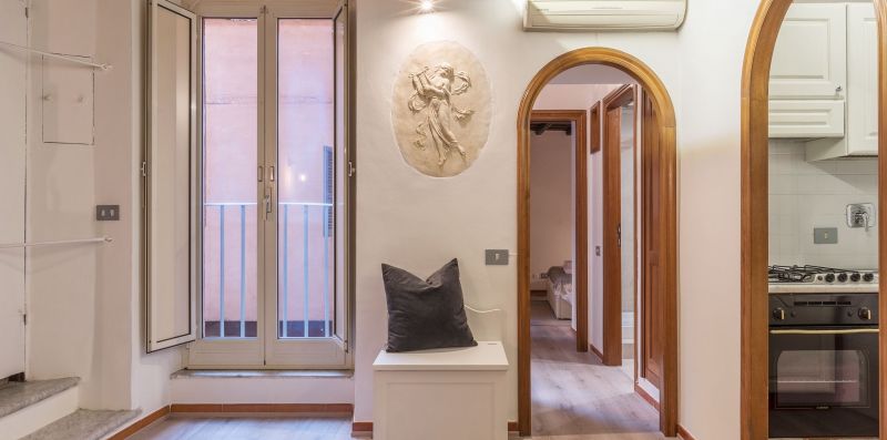 Campo de' Fiori Stylish Apartment - iFlat