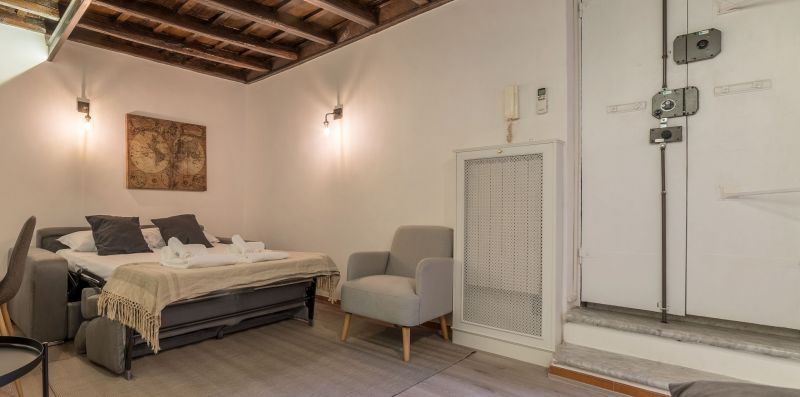 Campo de' Fiori Stylish Apartment - iFlat