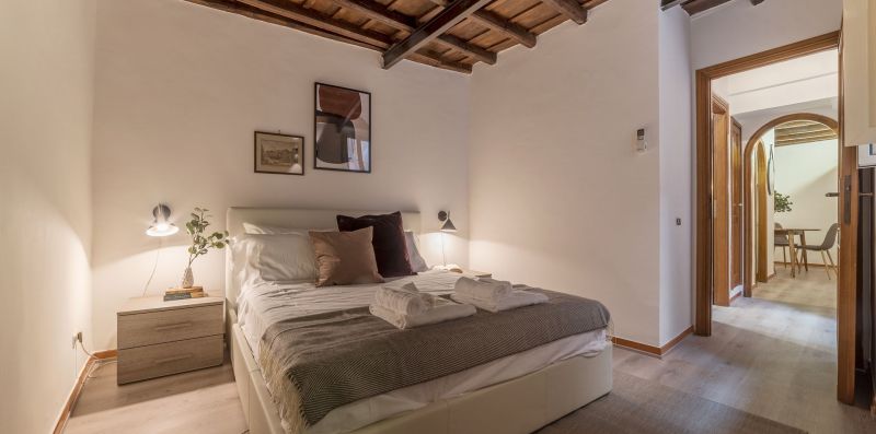 Campo de' Fiori Stylish Apartment - iFlat