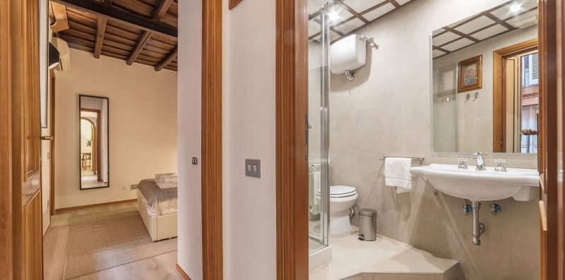 Campo de' Fiori Stylish Apartment - iFlat