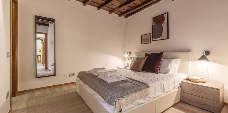 Campo de' Fiori Stylish Apartment - iFlat