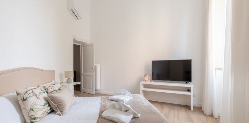 Piazza Dante Modern Apartment - iFlat