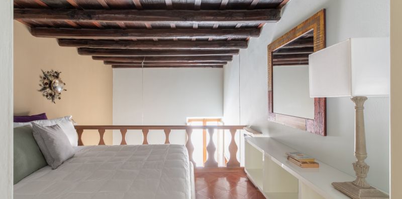 Innovative Pantheon House - iFlat
