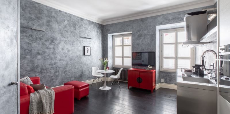 A Sparkle of Red in Trastevere - iFlat
