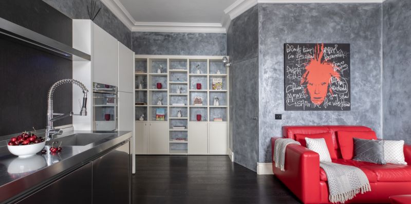 A Sparkle of Red in Trastevere - iFlat