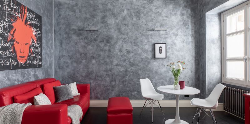 A Sparkle of Red in Trastevere - iFlat