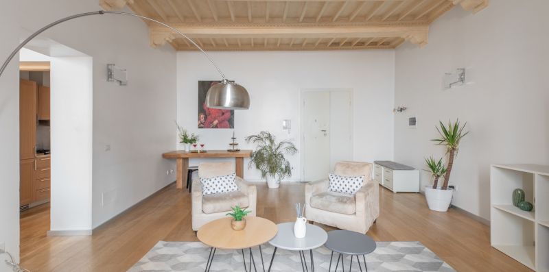 Pantheon Historical White Apartment - iFlat