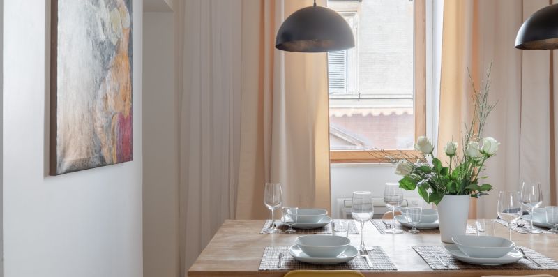 Pantheon Historical White Apartment - iFlat