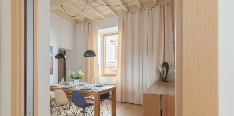 Pantheon Historical White Apartment - iFlat