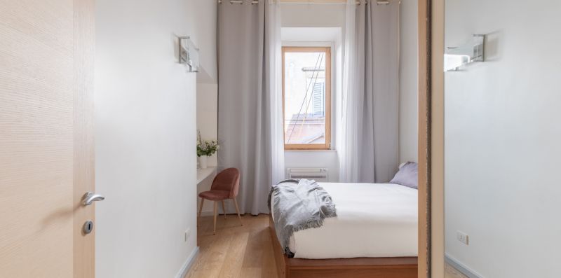 Pantheon Historical White Apartment - iFlat