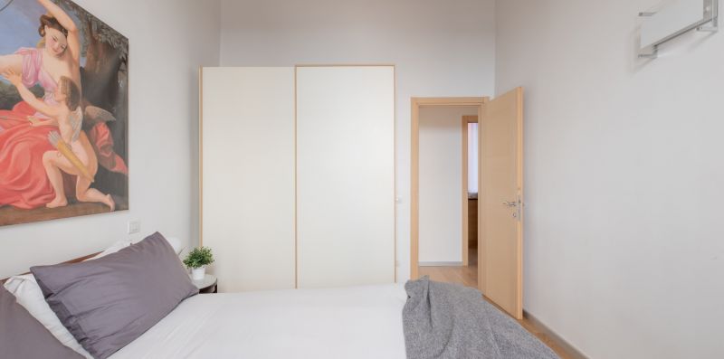 Pantheon Historical White Apartment - iFlat