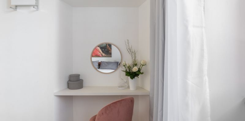 Pantheon Historical White Apartment - iFlat